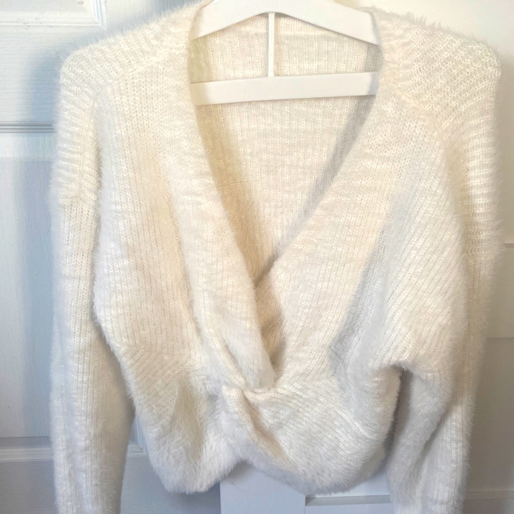 Women’s Size L Whiteish Sweater.